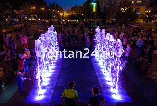 Фонтан на площади